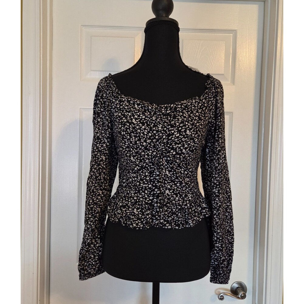 Black & White Smocked Peasant Top Women's Size MEDIUM